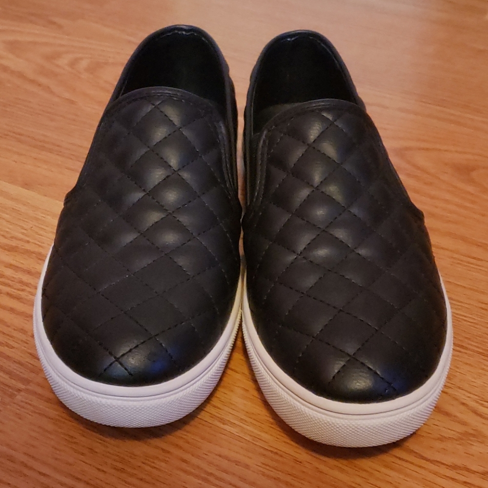 Steve Madden slip on shoes
